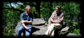 Archologe Dr. Vollbrecht vom Stadtmuseum Bautzen und Dr. Hensel 2007 auf der Teufelskanzel bei Sora